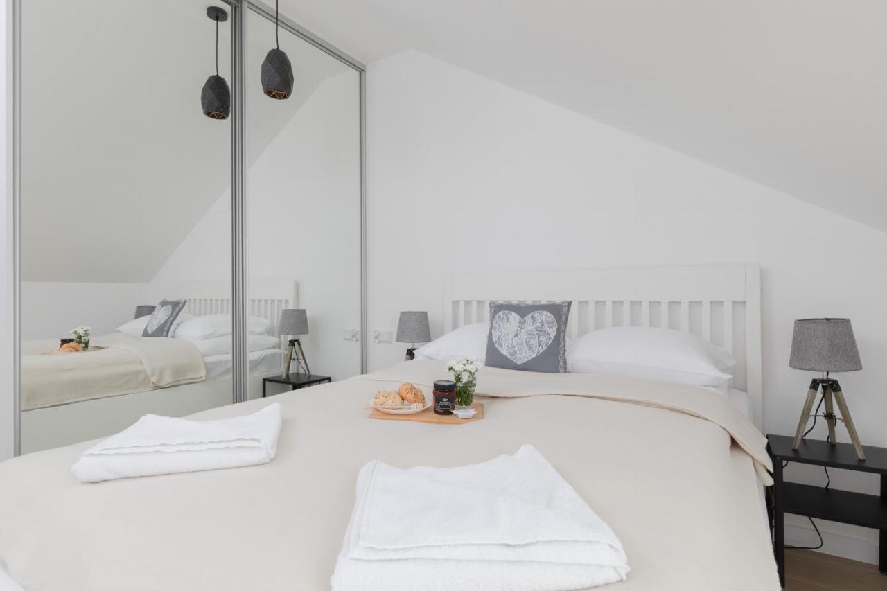 Posesja Kapitanska Przy Plazy Apartments Grzybowo By Noclegi Renters Bagian luar foto